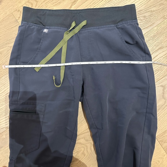 XS Petite Figs Zamora Jogger Scrub Pants in Dark Harbour - Picture 4 of 5